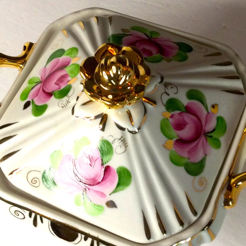 Gzhel Rare Russian hand made covered bowl